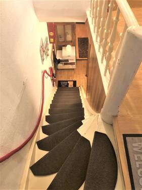 Treppe1 auf in 1. OG in der größeren Wohneinheit - 