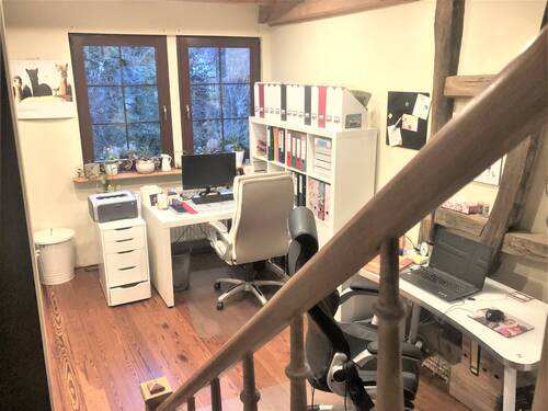 Arbeitszimmer 1.OG in der größeren Wohneinheit - 