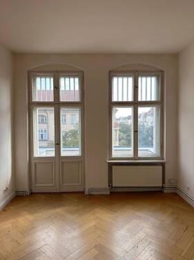 Zimmer 4 - Bezugsfrei: Großzügige, lichtdurchflutete 4-Zi.-Altbauperle mit Balkon fußläufig zum Lietzenseepark!