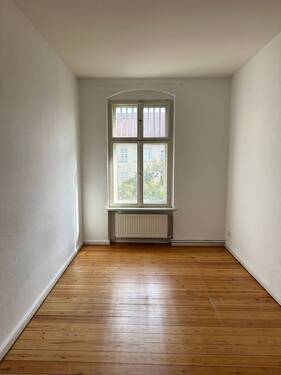 Zimmer 1 - 4 Zimmer Etagenwohnung zum Kaufen in Berlin
