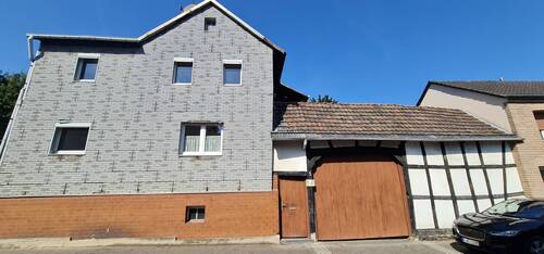 Blick von der Straße.jpg - ***Hanglage-Grundstück 960 m² in Wachtberg-Pech***Vielseitig bebauberes großes Grundstück mit alten Haus***