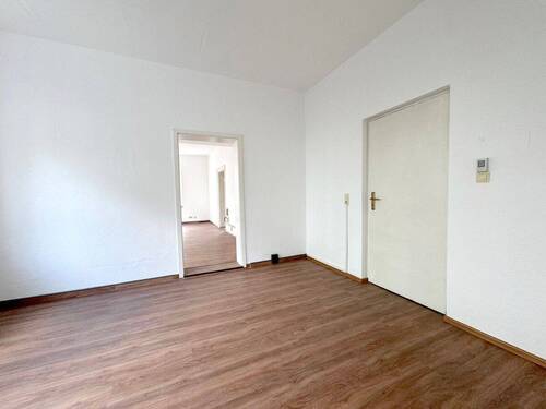 Durchgangszimmer 1 mit Zugang Treppenhaus 2 - 