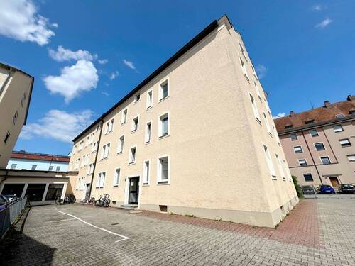 Bürogebäude Rückseite - 