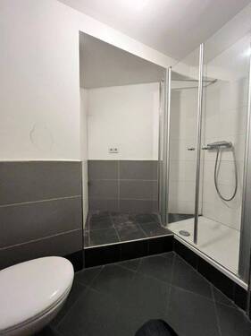 oben,hinten_Gäste-Bad_unsauber - 