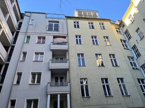 Hausansicht_hinten - 4 Zimmer Etagenwohnung in Berlin
