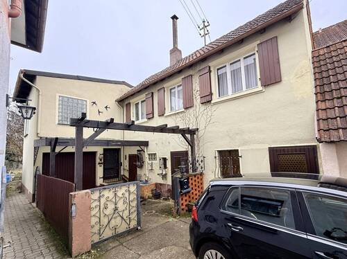 Front - Ein Haus mit Geschichte und Potenzial - Ihr Rückzugsort im Herzen eines malerischen Weindorfes