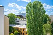 Weitblick von der Küche ohne Einsicht von Nachbarn - Etagenwohnung mit 81,00 m² in Berlin zum Kaufen