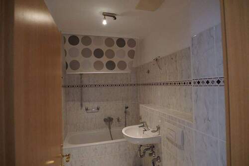 Bad_a - 3 Zimmer Etagenwohnung zur Miete in Chemnitz