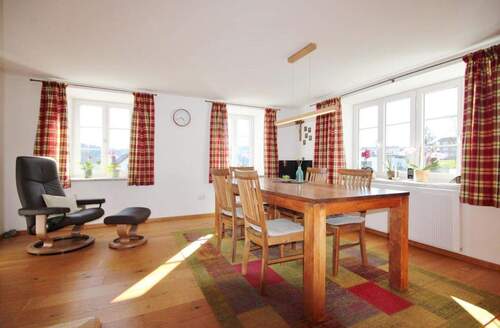 Esszimmer mit Kachelofen - Whg.-Nr. 1 (EG) - 