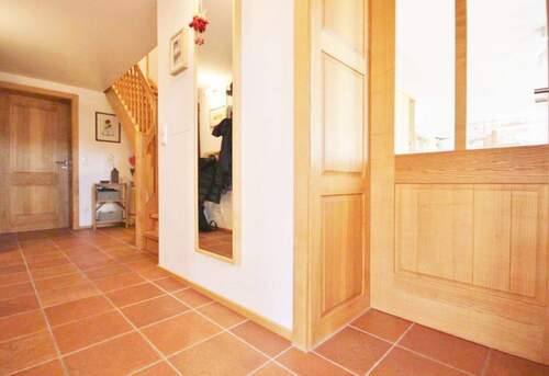 Flur mit Blick zum Büro/Zimmer - Whg.-Nr. 1 (EG) - 