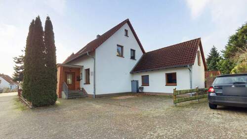 Seitenansicht - 8 Zimmer Einfamilienhaus zum Kaufen in Neustadt