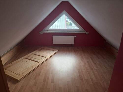 Spitzboden rechte Seite mit Abtrennung - 