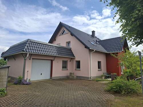 Ansicht garagenseitig Front - 6 Zimmer Einfamilienhaus in Bastorf