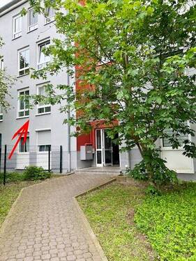 .. in der Belle - Etage ! - Renovierte Wohnung in der Belle- Etage ( 1.OG) !