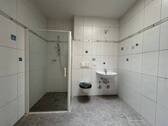 Badezimmer mit WM-Anschluss und ... - 