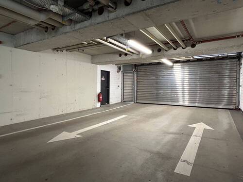 Tiefgarage - Breite Ein- und Ausfahrt - 