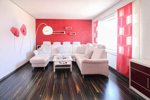 Wohnzimmer im OG - SOFORT EINZIEHEN! EFH inkl. Gewerbeeinheit samt Terrasse und Balkon in Bad Klosterlausnitz