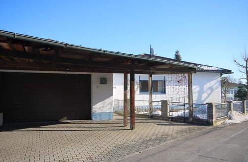 Garage mit Hausansicht - 