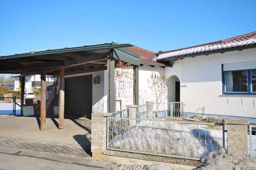 Garage mit Hausansicht - 