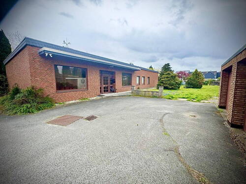 Bild 1 - Flachdachbungalow mit großem Grundstück & Baupotenzial in Oberhausen