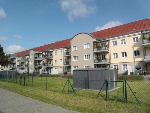 Rückansicht - 1- bis 2-R-Wohnung mit Terrasse und Garten in Dessau-Süd