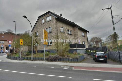 Front - 8 Zimmer Mehrfamilienhaus, Wohnhaus in Herzogenrath / Merkstein