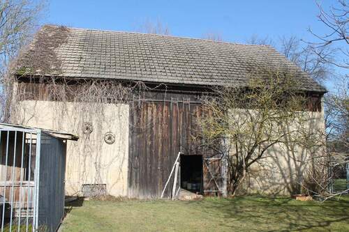 Nebengelass mit Stallungen und Kohlenkeller - 