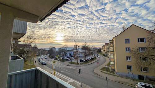 Ausblick - Kleine 3-Raum-Perle mit Balkon und charmanten Schnitt!