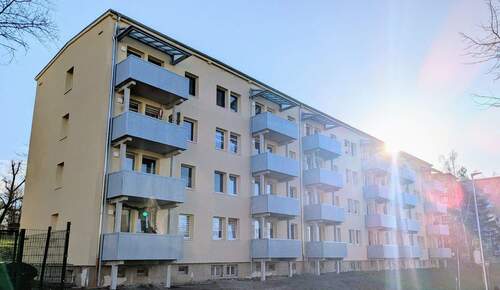 Hausansicht - 3 Zimmer Etagenwohnung zur Miete in Gera