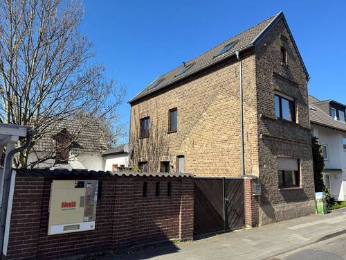 Straßenansicht 3 - 5 Zimmer Einfamilienhaus zum Kaufen in Troisdorf