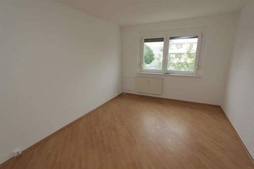 Schlafzimmer - 2 Zimmer Etagenwohnung zum Kaufen in Teutschenthal