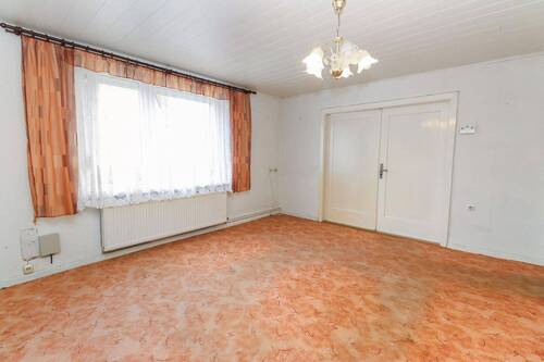 Wohnzimmer - Doppelhaushälfte mit 76,60 m² in Rochau zum Kaufen