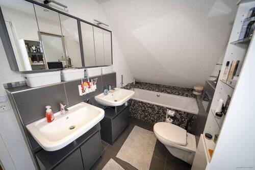 Badezimmer Dachgeschoss - 