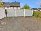 Garage und Stellplatz - 