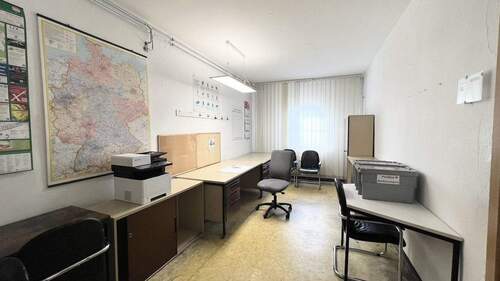 Beispiel für Büroraum in der Produktionshalle - 