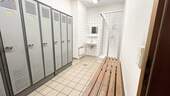 Umkleiden in der Produktionshalle - 