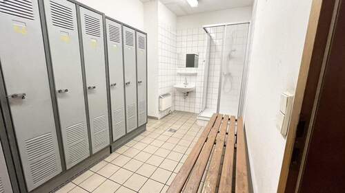 Umkleiden in der Produktionshalle - 