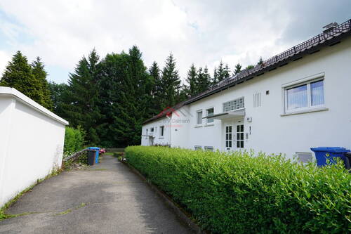 Außenansicht mit separatem Stellplatz - 