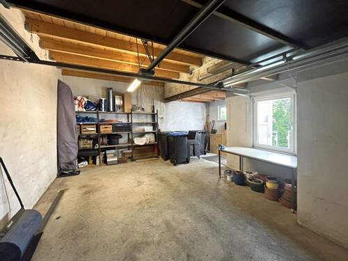 Garage mit viel Stauraum - 