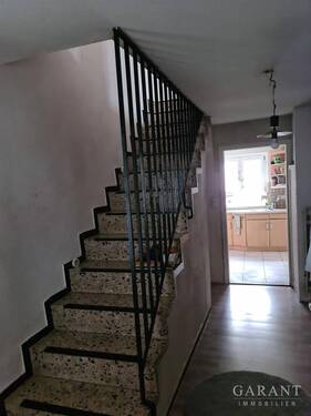 Treppenhaus - 7 Zimmer Einfamilienhaus in Neuried