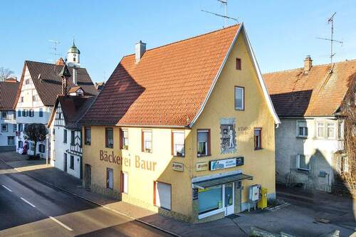 Objektbild - Zentrale Lage . Wohn- und Geschäftshaus, ideal für einen Imbiss, Friseur oder Büro