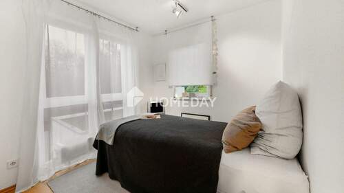 1. OG Schlafzimmer 1 - 