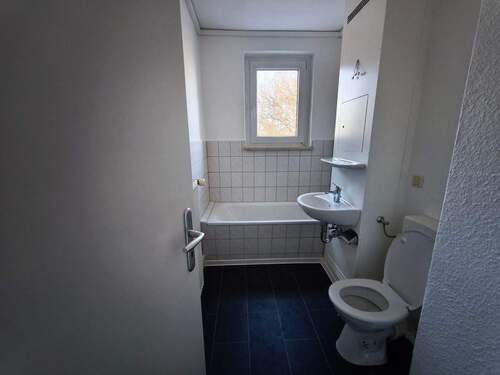 Badezimmer - 2 Zimmer Etagenwohnung zur Miete in Merseburg