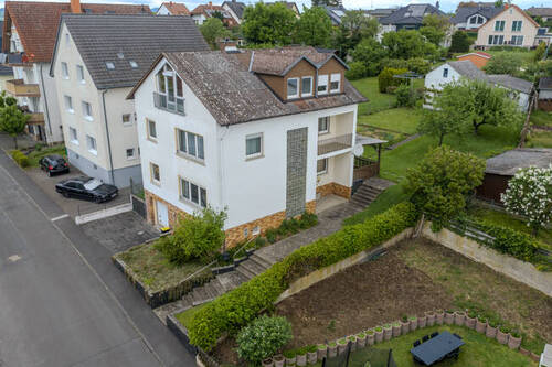 Seitenansicht - 9 Zimmer Einfamilienhaus zum Kaufen in Gießen / Allendorf
