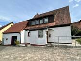 Eingang und Stellplatz - 