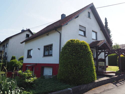 Blick auf das Wohnhaus - 5 Zimmer Einfamilienhaus in Dierdorf / Brückrachdorf