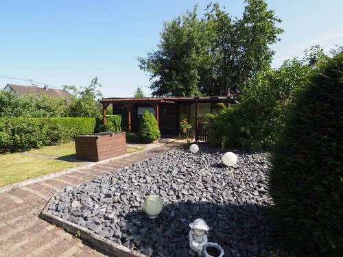 Freisitz mit Gartenhaus - 