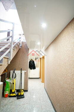 Flur UG mit Separatem Eingang von Außen - 