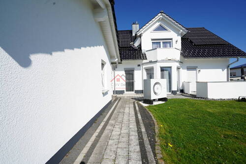 Weg zum Haus - Einfamilienhaus mit 184,00 m² in Mahlstetten zum Kaufen