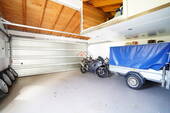 große Doppelgarage mit Rolltor - 